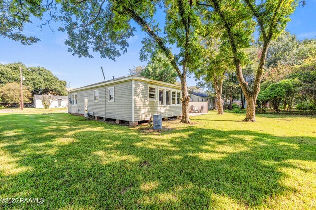 Building Photo - 107 Acadian Dr