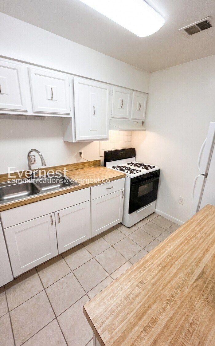 Building Photo - 14848 Ensor Ct