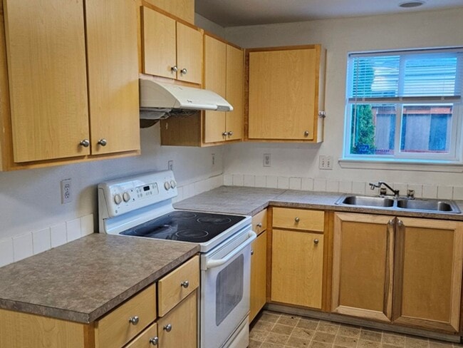 Building Photo - 3Bd/2Ba Single Story Home-Available soon!