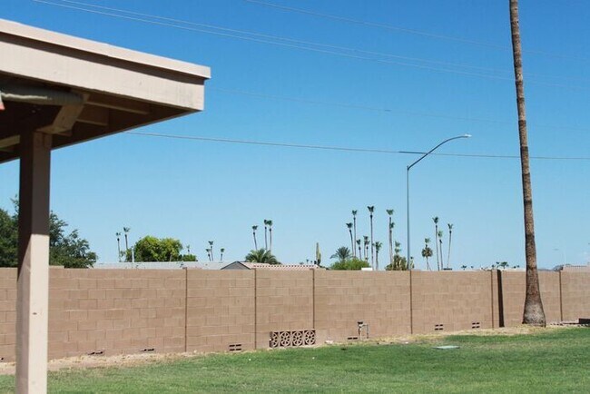 Building Photo - Awesome Mesa Location! Recker and Brown