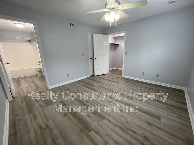 Building Photo - 7117 W Friendly Ave