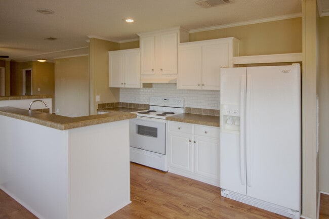 Building Photo - 9289 E River Dr