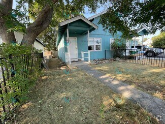 Building Photo - Charming Cottage with Private Yards, Parki...