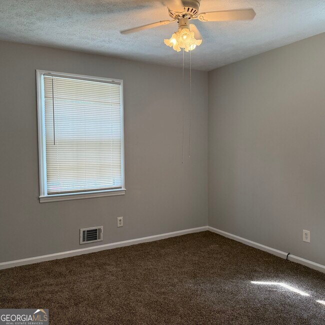 Building Photo - 4101 Springlake Cir