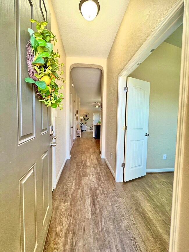 Building Photo - 11235 Silver Rose