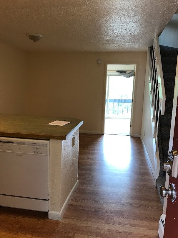 Building Photo - 1065 University Ave