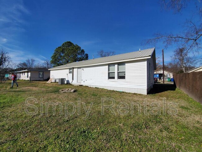 Building Photo - 2107 Pollard St