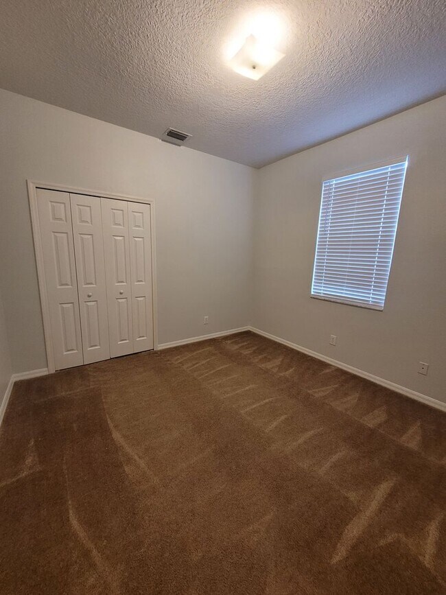 Building Photo - Amazing Renovated 4 bed 3 bath in Davenport