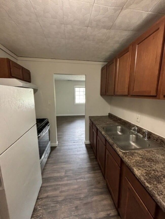 Building Photo - 713 N Maplewood Dr