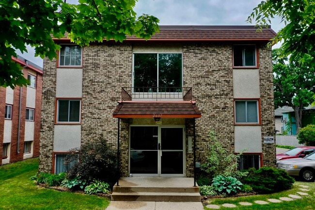 Primary Photo - 2637 Pleasant Ave