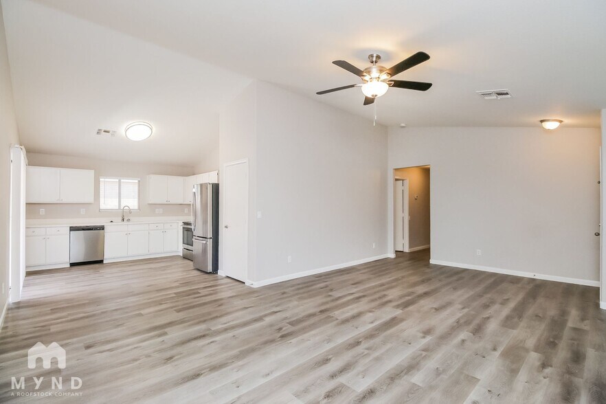 Building Photo - 2027 W 21st Ave