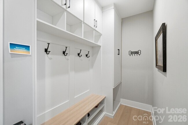 Building Photo - 5225 Glenwalk Dr