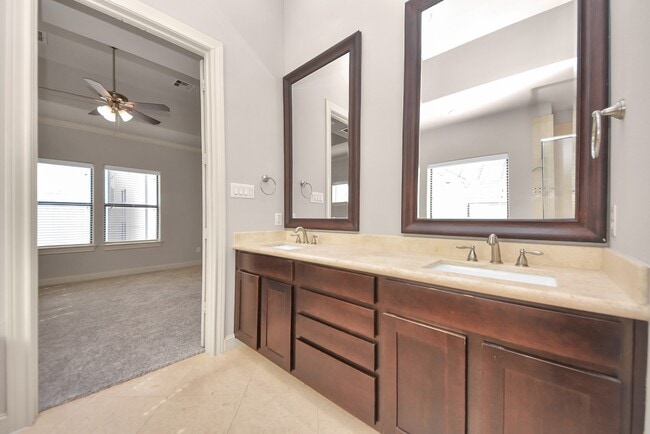 Building Photo - 1831 Dart St