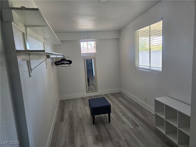 Building Photo - 1405 Termas