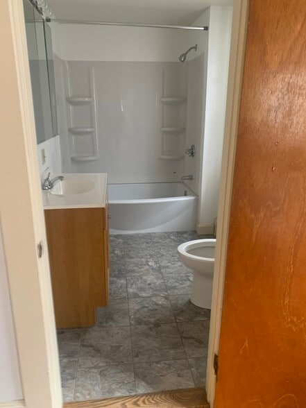 Building Photo - 73 Sycamore St