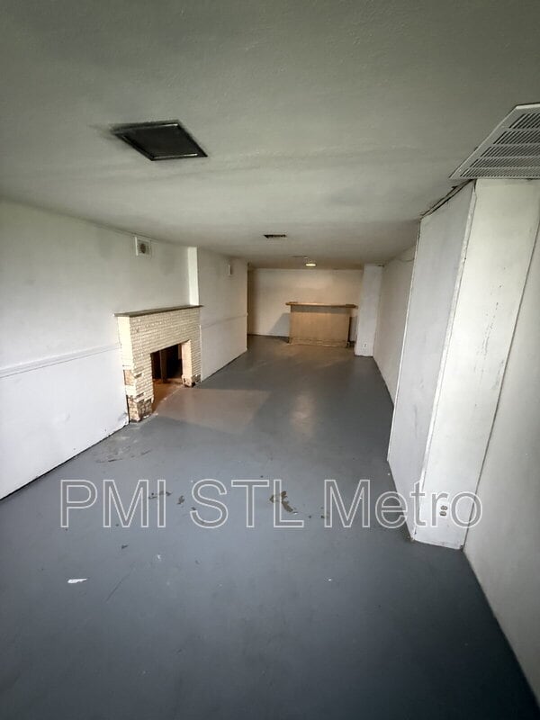 Building Photo - 1131 Darr Dr