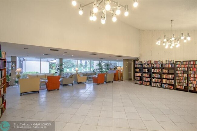 Building Photo - 2320 S Cypress Bend Dr