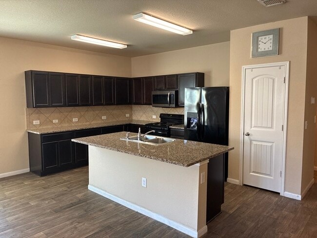 Building Photo - **Move-In Bonus! $500 Amazon Gift Card with 12-Month Lease at Current Rent**