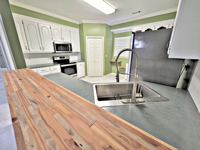 Building Photo - ***MOVE IN SPECIAL***HOUSE FOR RENT - DECATUR SE