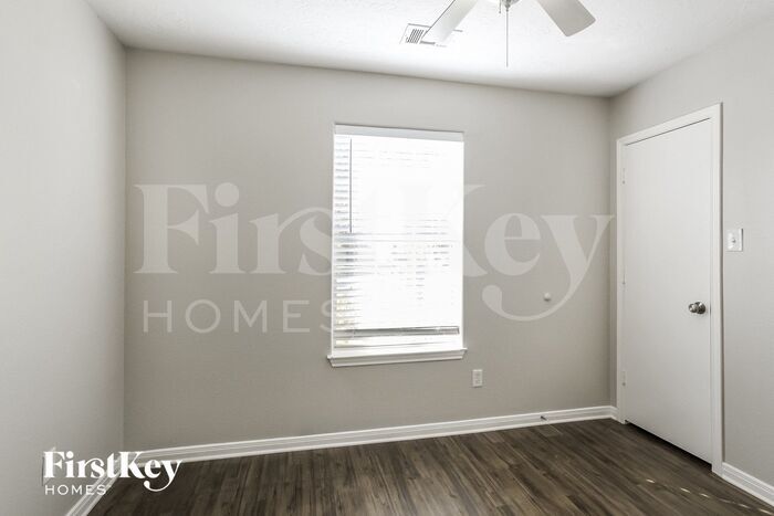 Building Photo - 16209 N View Ct