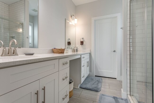Building Photo - Available Now! 4 Bed, 3.5 Bath, Convenient...