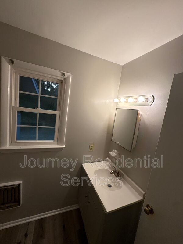 Building Photo - 1602 Ballymena Dr
