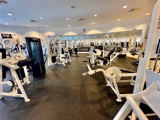 Building Photo - 5600 Collins Ave