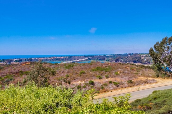 Building Photo - Fantastic ocean views in this spectacular ...
