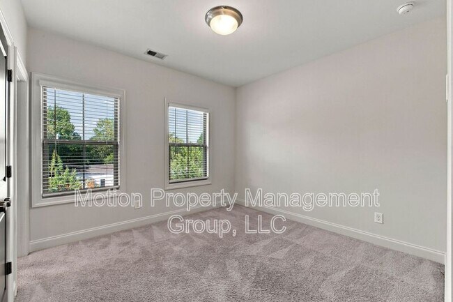 Building Photo - 776 Angora Aly