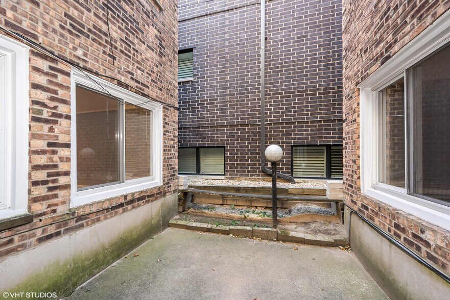Building Photo - 848 W Lill Ave