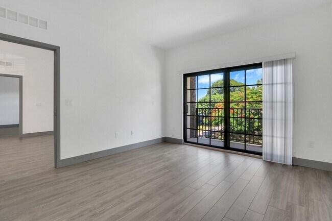 Building Photo - 600 NE 14th Ct