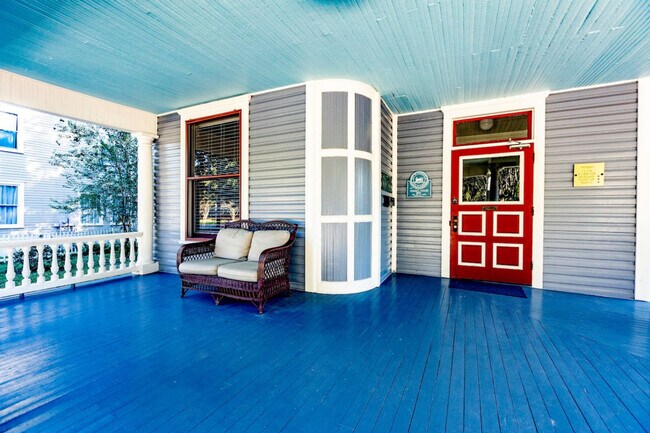 Building Photo - 205 SE 7th St