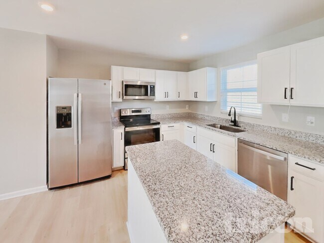 Building Photo - 4114 S Downs Cir