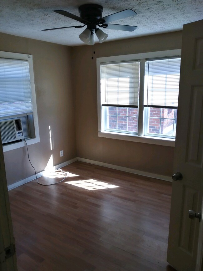 Primary Photo - 3807 Delano St