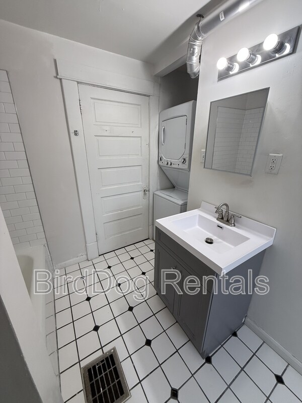 Building Photo - 82 E Maynard Ave