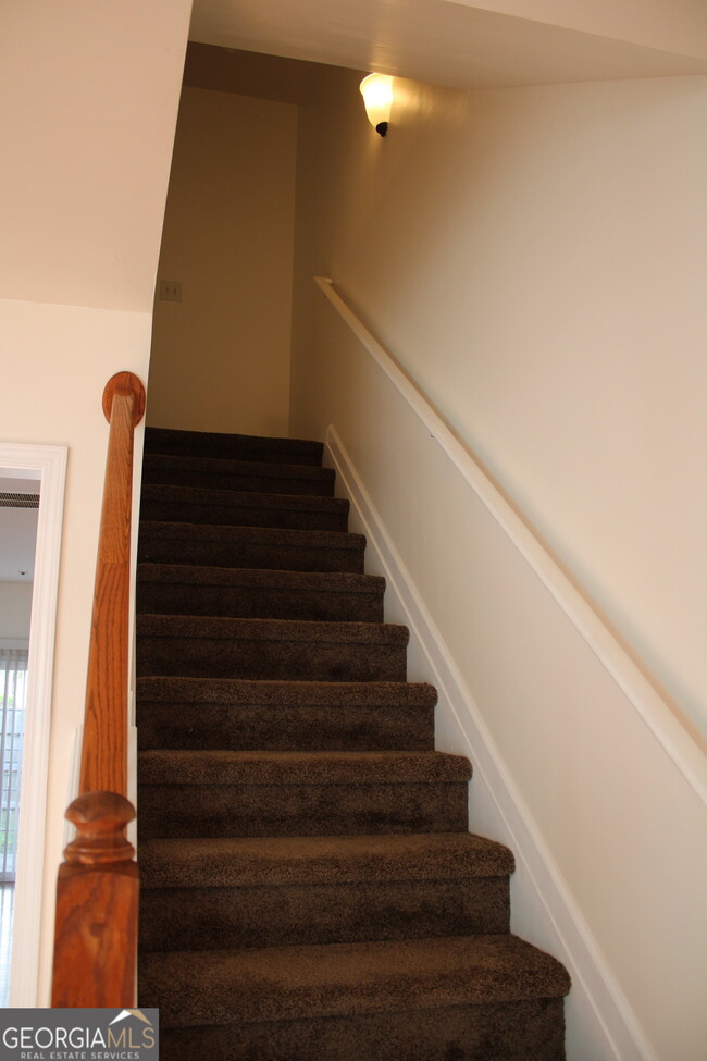 Building Photo - 2756 Deerwood Ln