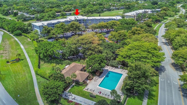 Building Photo - 4020 W Palm Aire Dr