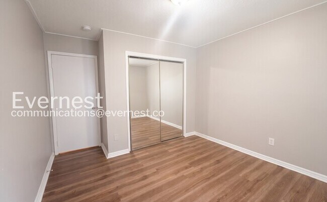 Building Photo - 3 Bed/1 Bath Home with Off-Street Parking / Vouchers Accepted / Available Now!