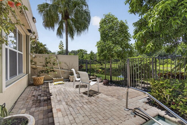 Building Photo - 10880 Northgreen Dr