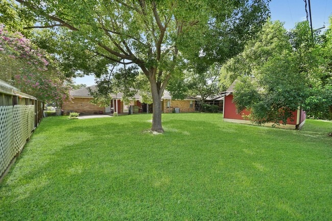Building Photo - 2210 San Jacinto Dr