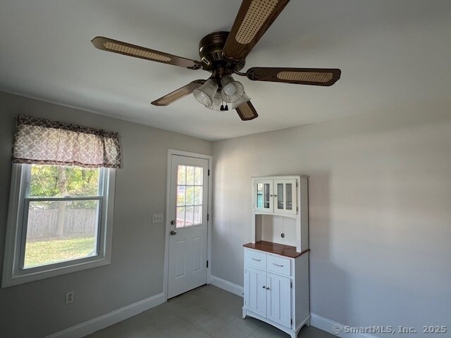 Building Photo - 451 Meadow St