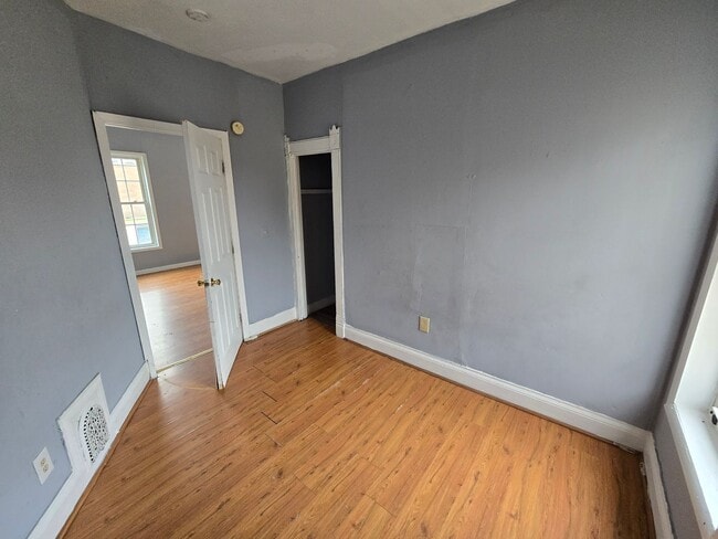 Building Photo - 232 Putnam St