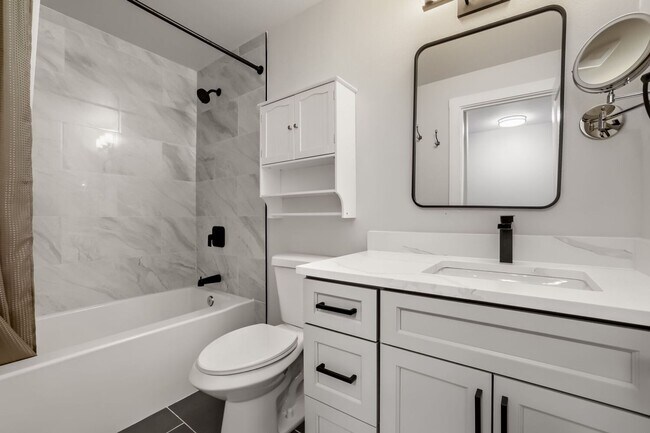 Building Photo - Bright & Charming 4bed/2.5bath in Desirable Edmonds Neighborhood!