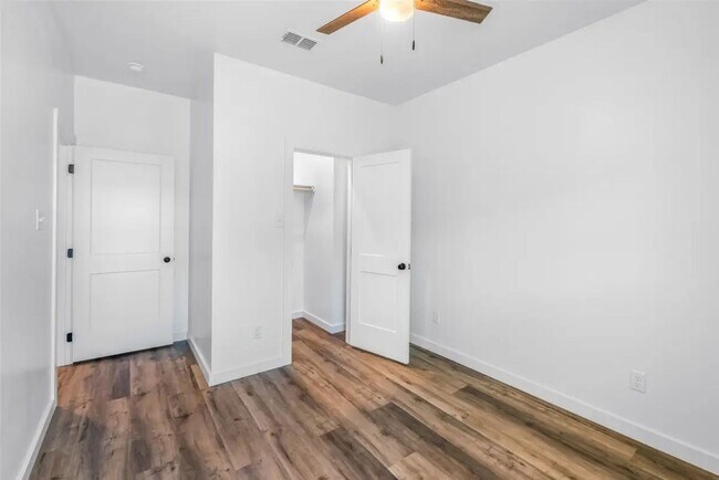 Building Photo - 1540 W Long