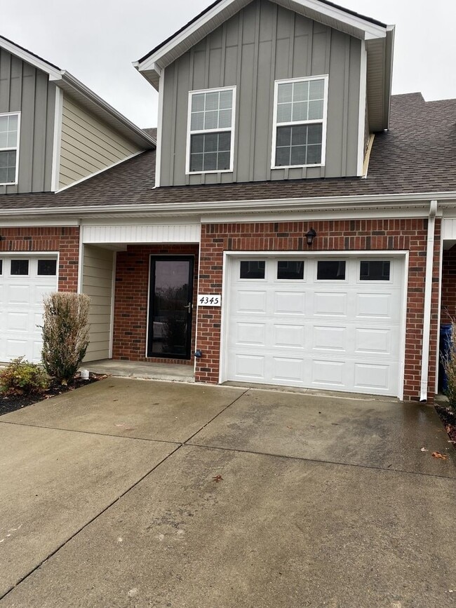 Building Photo - Townhome off Joe B Jackson