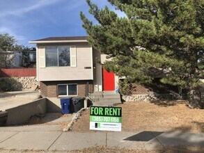 Building Photo - HUGE 6 bed 2 bath fully remodeled Kearns home is a MUST SEE!!