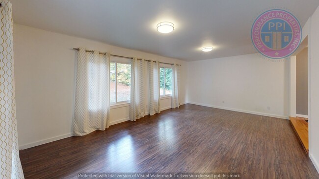 Building Photo - Lake Oswego - Single Level Ranch, Newly Up...