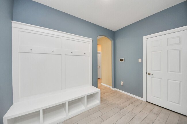 Building Photo - 28215 Shorecrest Ln