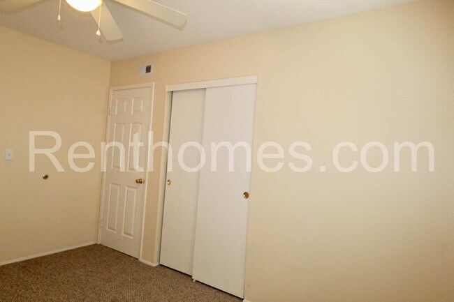 Building Photo - 11093 Madrigal St