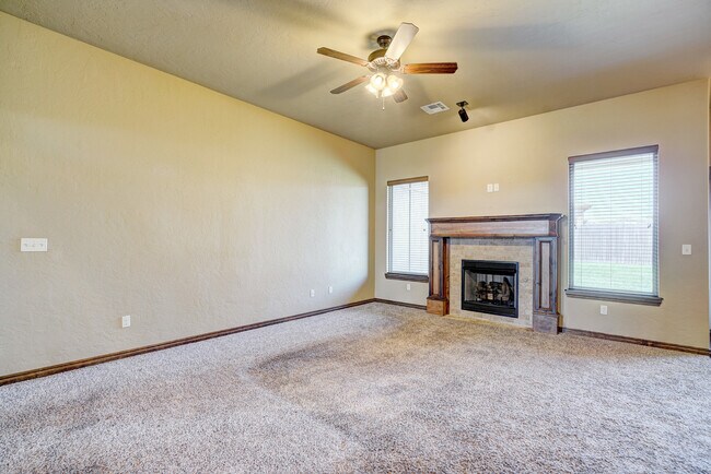 Building Photo - 1713 Pinewood Dr